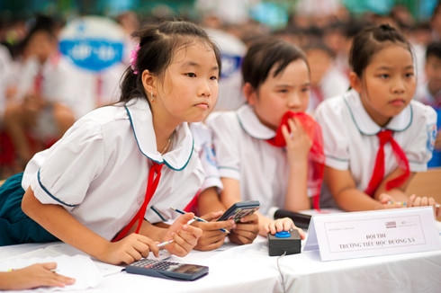 Khen thưởng cuối năm: Ai tin con mình giỏi thật?