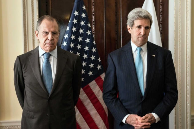Ngoại trưởng Mỹ John Kerry (phải) và Ngoại trưởng Nga Sergei Lavrov (trái). (Ảnh: ABC)