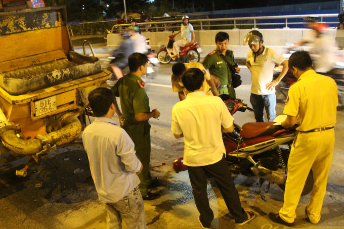 Công an khám nghiệm hiện trường.