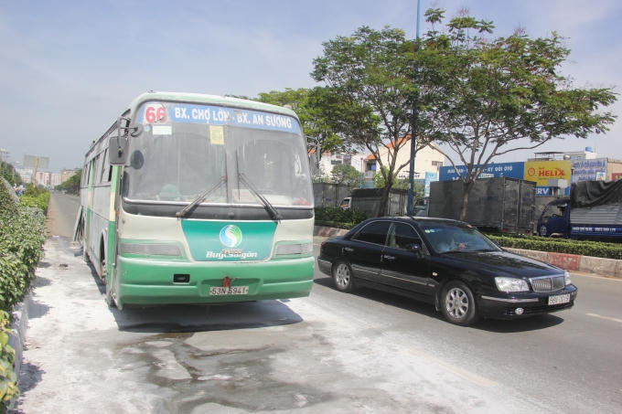 Chiếc xe buýt tại hiện trường.