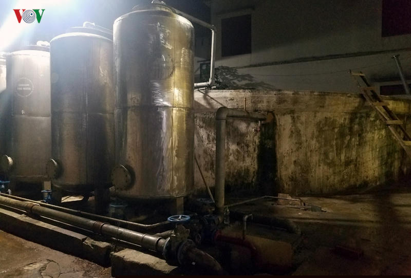 Khu vực bình lọc và bể chứa do trường ĐH Kinh tế quốc dân tự vận hành.