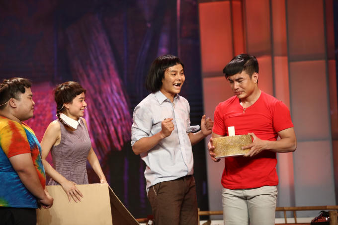 L&yacute; H&ugrave;ng, Việt Trinh n&iacute;n thở với tiết mục ảo thuật nguy hiểm của V&otilde; Minh L&acirc;m - Bảo L&acirc;m