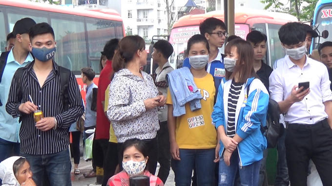 Theo một hành khách từ Giáp Bát về Triệu Sơn, Thanh Hóa cho biết ngày hôm nay giá vé tăng từ 100.000 lên 120.000 đồng.