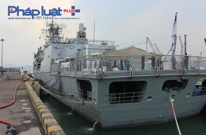 Tàu dài 118 m, rộng 14,8 m, lượng choáng nước 3.600 tấn, mớn nước 6,2 m.