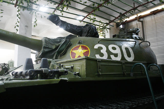 Sau ngày thống nhất đất nước 30/4/1975, chiếc xe tăng 390 huyền thoại tiếp tục tham gia chiến đấu bảo vệ biên giới Tây Nam, làm nhiệm vụ quốc tế trên đất bạn Campuchia và tiếp tục có mặt trong cuộc chiến bảo vệ biên giới phía Bắc 1979.
