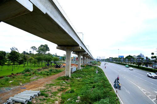 Tuyến metro số 1 (Bến Thành - Suối Tiên) đã đạt hơn 63% khối lượng thi công nhưng việc khai thác quỹ đất xung quanh còn nhiều bất cập Ảnh: GIA MINH.