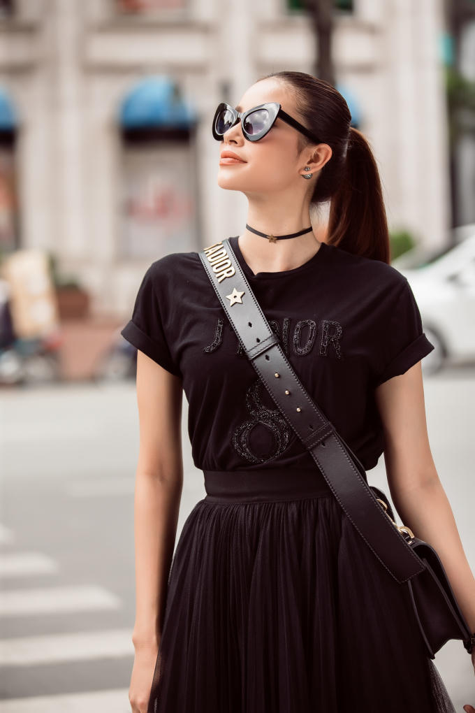 Hoa hậu Phạm Hương sang H&agrave;n Quốc dự Seoul Fashion Week 2017