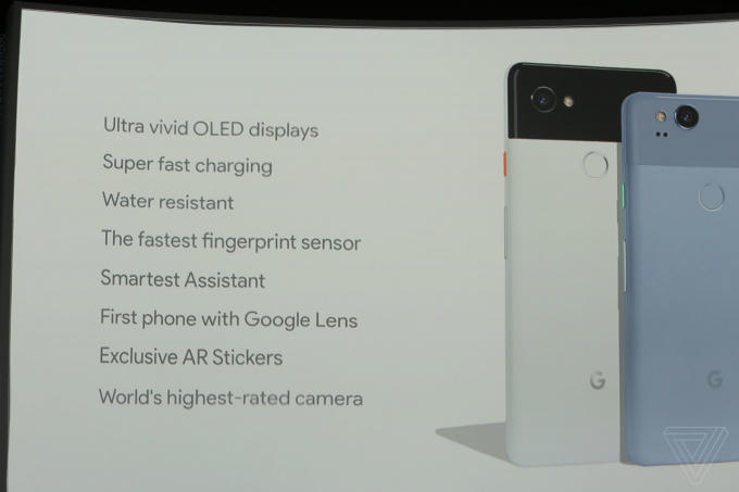 Pixel 2 cũng sử dụng con chip 835 và bộ nhớ được mở rộng hơn so với phiên bản năm ngoái cùng hệ thống chống rung quang học OIS.