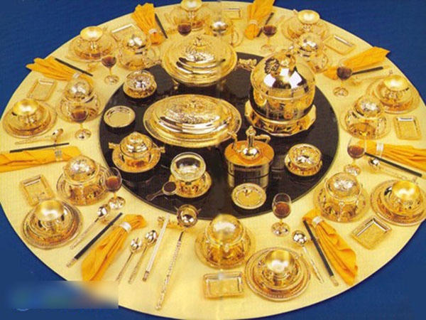 Ảnh minh họa một số đồ ăn bằng vàng.