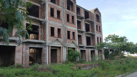 Nhiều dự án “treo” tại vị trí đắc địa.