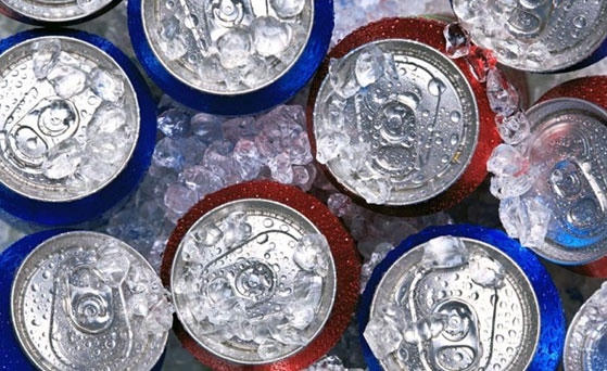 Với các loại nước ngọt, nước khoáng, ngời dùng nên bảo quản trong nhiệt độ từ 3.3oC - 5.5oC. Ảnh: minh họa