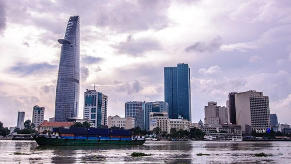 Một đoạn sông Sài Gòn chảy qua thành phốẢNH: HACHI