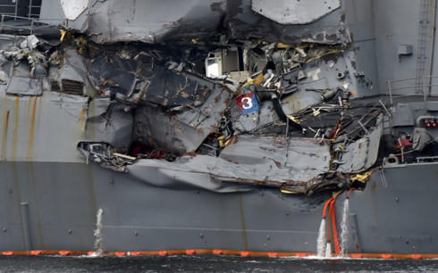 Cú va chạm với tàu container khiến khu trục hạm USS Fitzgerald bị hư hỏng nặng. (Ảnh: Getty)