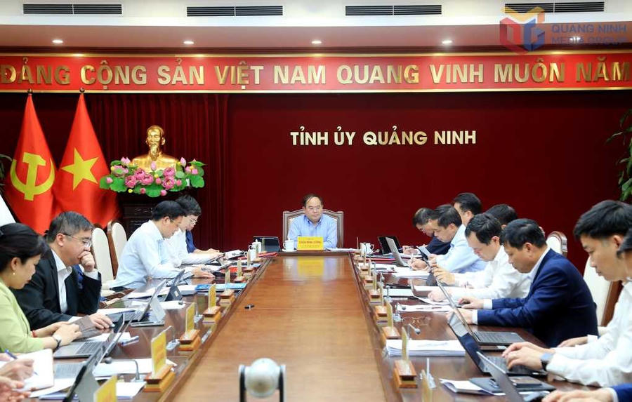 Thường trực Tỉnh ủy Quảng Ninh họp nghe báo cáo, cho ý kiến về kịch bản tăng trưởng kinh tế và thu ngân sách năm 2026.
