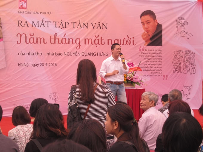 Hội thảo ra mắt tản văn “Năm tháng mặt người”.