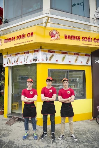 Đội ngũ nhân viên trẻ, đẹp, lịch sự của Bamee Soái Ca.