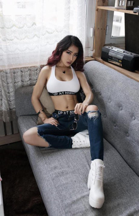 Những sự cố tụt &aacute;o, rơi miếng d&aacute;n ngực nhớ đời của DJ Oxy