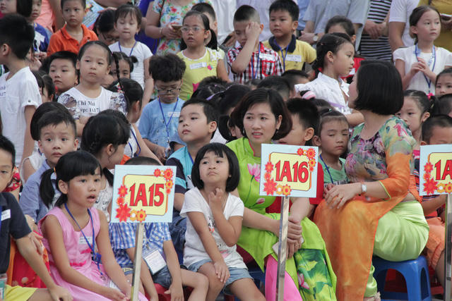 Học sinh vào lớp 1 của Trường tiểu hoc Đoàn Thị Điểm, Hà Nội.