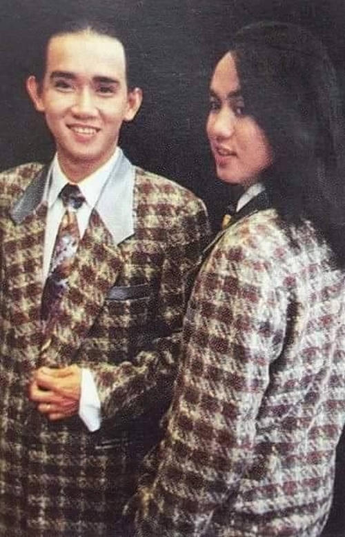 Bắt đầu sự nghiệp ca hát từ năm 1984 nhưng mãi đến năm 1989 anh mới được chú ý khi song ca cùng với nam ca sĩ Nhật Hào.