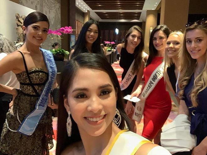 Hoa hậu Tiểu Vy đã có những hoạt động đầu tiên trong ngày đầu xuất hiện tại Miss World 2018.