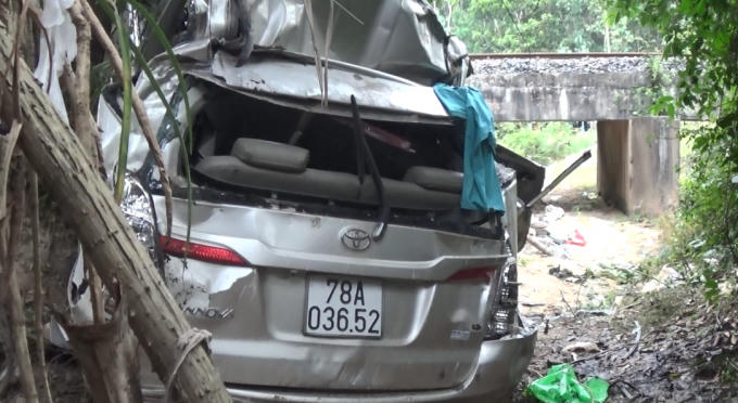 Chiếc ô tô gặp nạn.