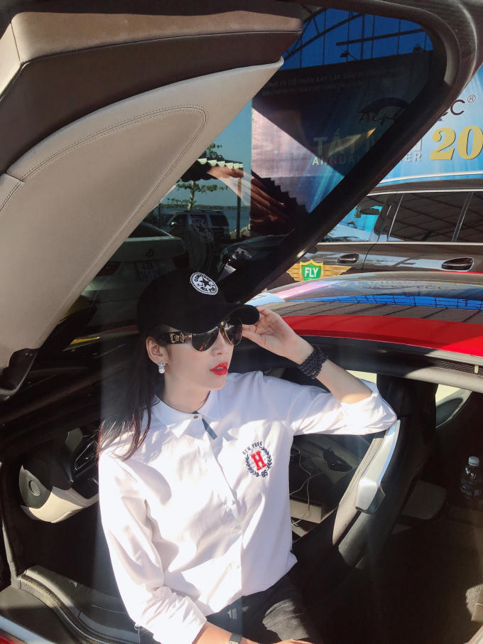 Hoa hậu ngành thiết kế Nhật Phượng khoe chuyến du ngoạn đẳng cấp với Limousine và trực thăng
