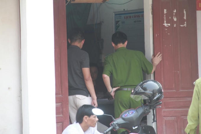 Nghệ An: Thót tim cảnh công an rượt đuổi đối tượng, nghi nhiễm HIV khống chế 3 con tin