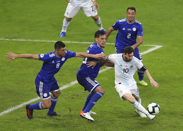 Messi gặp khó khăn trong việc tìm lại cảm hứng ở đội tuyển Argentina