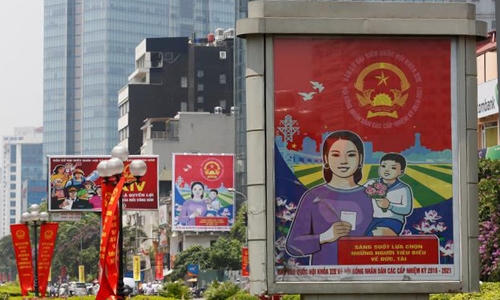 Phố phường Hà Nội ngập tràn băng rôn, áp phích về sự kiện bầu cử Quốc hội và Hội đồng Nhân dân các cấp. Ảnh: Reuters