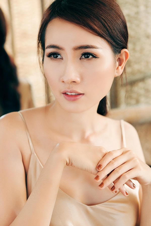 Phan Thị Mơ gây thương nhớ với vẻ đẹp mơ màng dưới nắng chiều