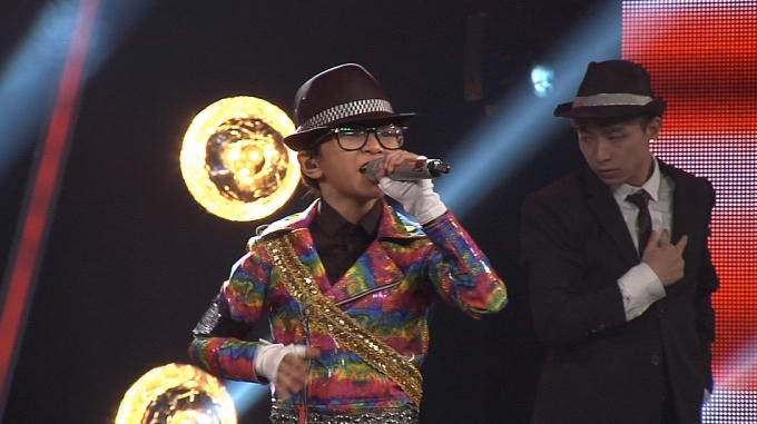 Thiên Tùng gây bất ngờ khi vừa thể hiện vũ đạo vừa hát rất tốt.