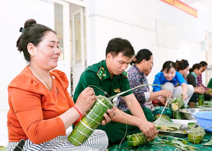 Phong trào “Bánh chưng ngày Tết” ở Đồn Biên phòng Tống Lê Chân
