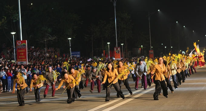 To&agrave;n cảnh Lễ hội d&acirc;n gian đường phố Việt Tr&igrave; năm 2016