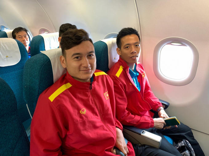 Sau trận cầu "nảy lửa" tối qua, giờ là lúc các cầu thủ mìm cười với chiến thắng mình đã đạt được.