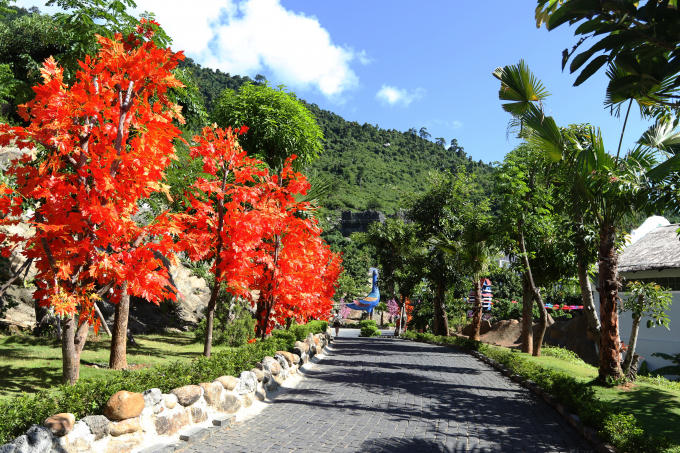 Nhiều hoạt động vui chơi, giải trí sôi nổi cho du khách khi lên suối nước nóng nổi tiếng này.