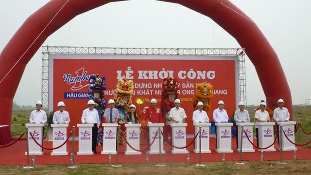 Một trong những chương trình an sinh xã hội lớn nhất mà Tân Hiệp Phát đang thực hiện là “Nhịp cầu ước mơ”, xây dựng mỗi tháng 1 cây cầu dây văng cho các xã nghèo ở ĐBSCL.