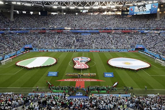 Bầu không khí trên sân Krestovsky trước trận đấu