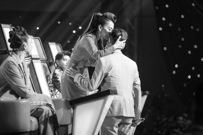 Chung kết 1 Giọng h&aacute;t Việt 2017: Ali Ho&agrave;ng Dương lấy nước mắt của kh&aacute;n giả khi song ca c&ugrave;ng Thu Minh