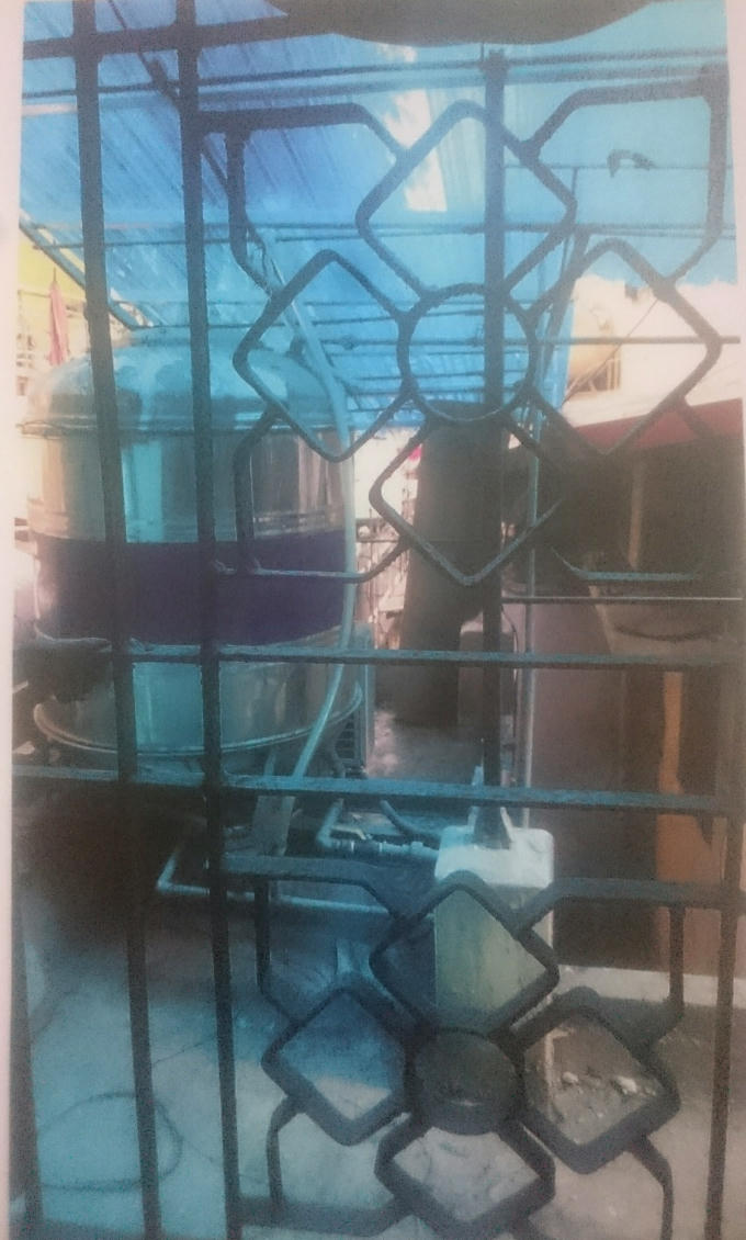 Phần được cho là lấn chiếm của hộ ông Hùng, bà Chính đã che cửa sổ hộ ông Thành (ảnh ông Thành cung cấp).