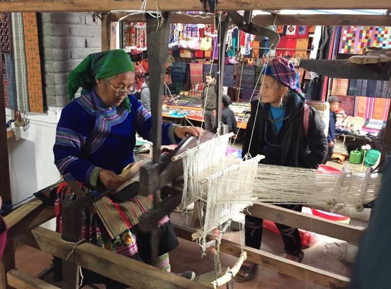 Văn hóa của đồng bào địa phương được Lào Cai coi trọng song song với phát triển du lịch.