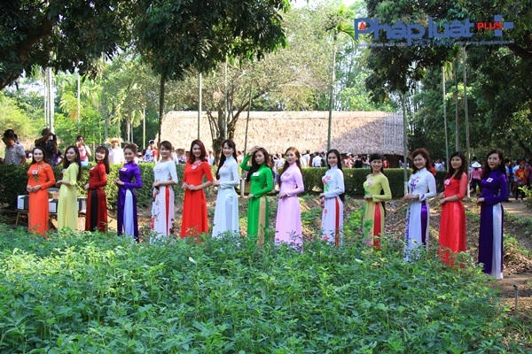 Ngắm loạt ảnh top 15 Người đẹp Ảnh Việt Nam khoe sắc trong t&agrave; &aacute;o d&agrave;i truyền thống