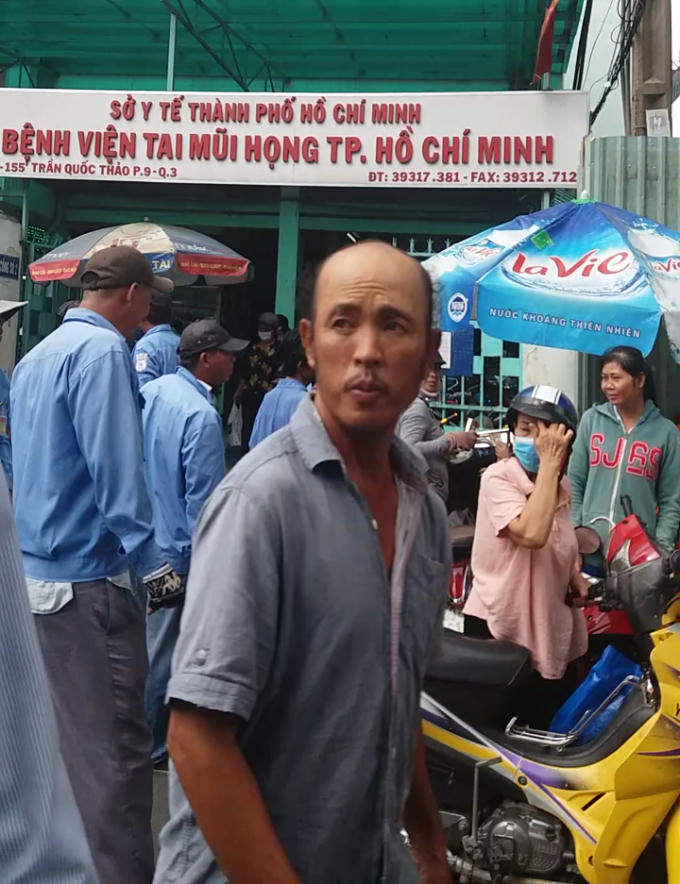 Ai "chống lưng" cho bãi xe trước Bệnh viện Tai Mũi Họng TP HCM?