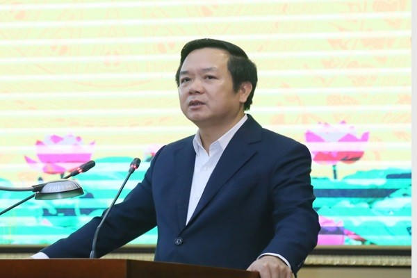 Chủ tịch UBND tỉnh Hưng Yên, ông Phạm Quang Ngọc phát biểu tại phiên họp.