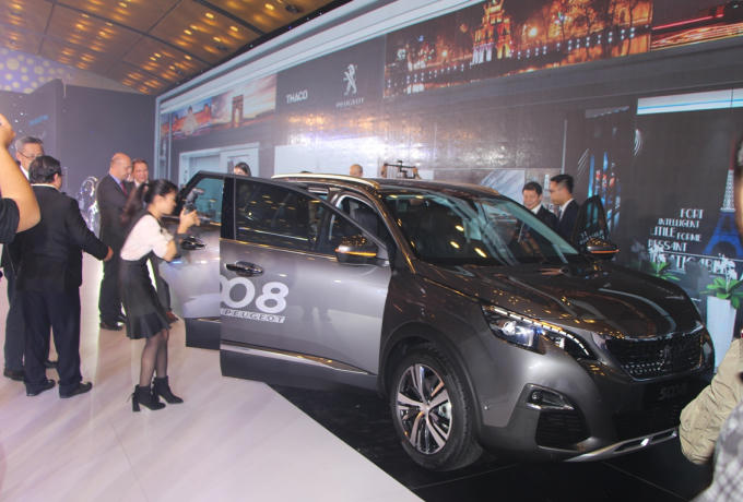 Nội thất của SUV Peugeot thế hệ mới là sự kết hợp giữa hai yếu tố: Thẩm mỹ và công nghệ.