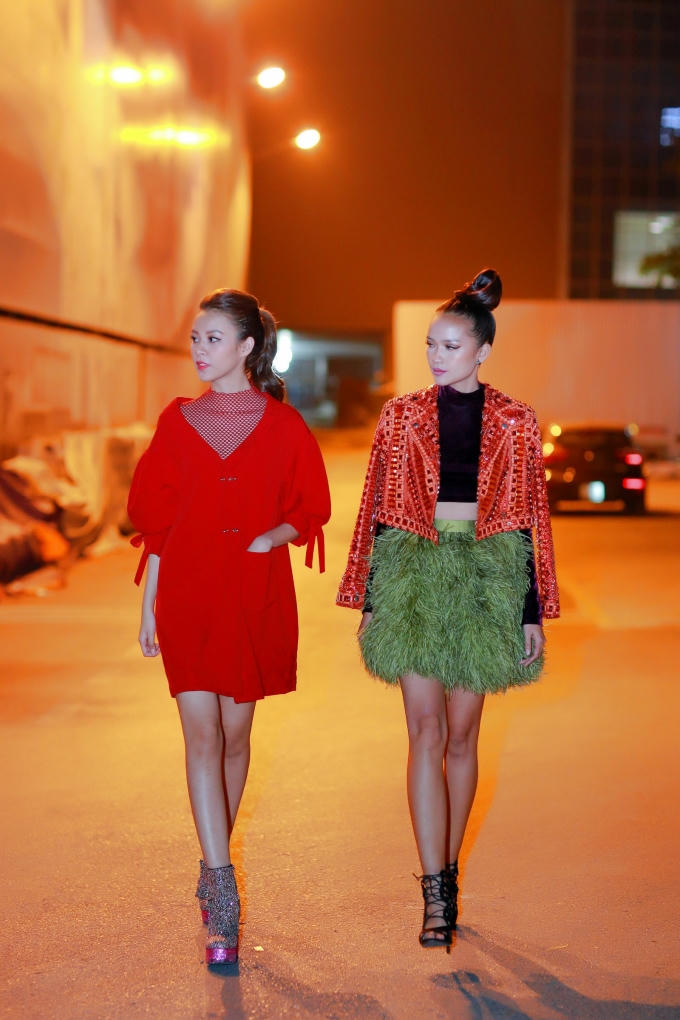 Ph&iacute; Phương Anh kh&ocirc;ng ngại khoe body chuẩn khi chấp nhận thử th&aacute;ch tay chạm rốn