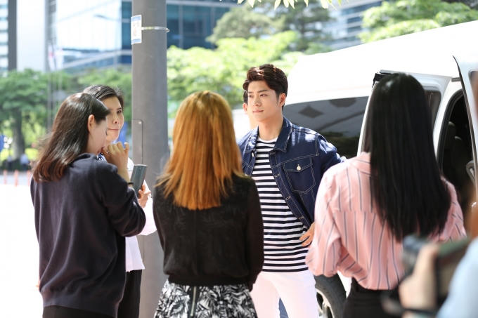 Kang Tae Oh cảm thấy hạnh ph&uacute;c v&igrave; tiếp tục được đảm nhiệm vai ch&iacute;nh trong Tuổi thanh xu&acirc;n phần 2.