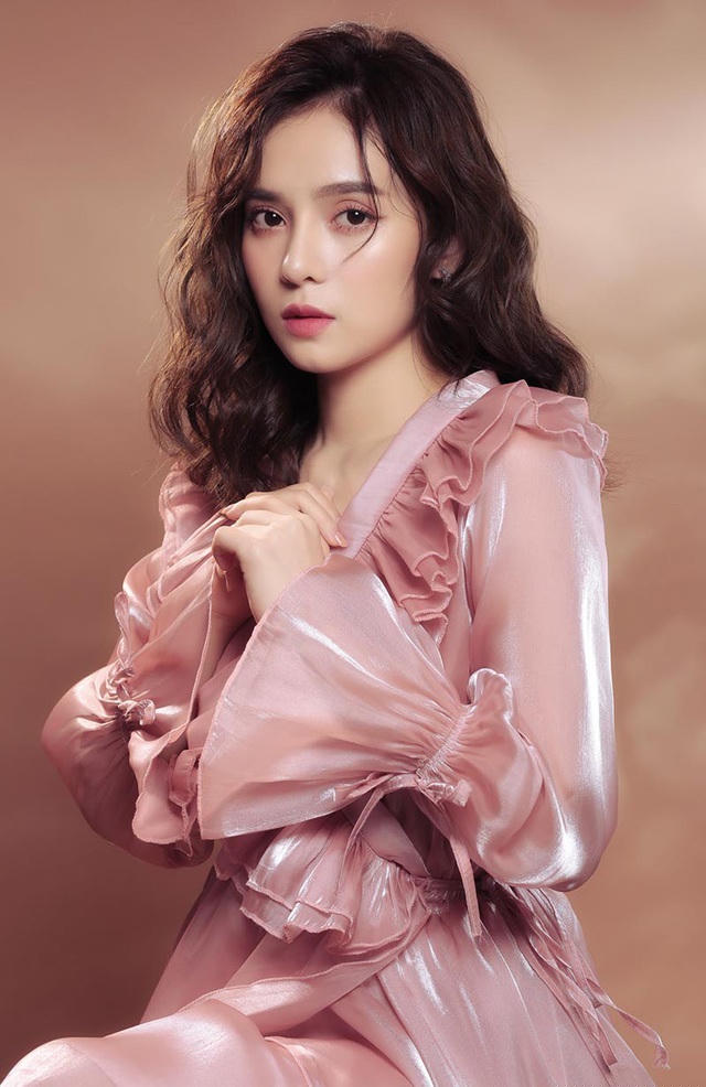 Quý là kiểu người khá trầm lặng, nội tâm trong cuộc sống đời thường.