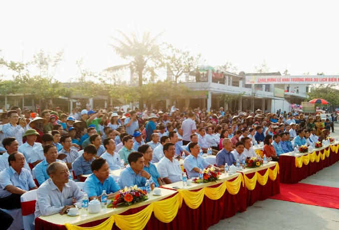 Buổi lễ khai trương mùa du lịch biển có các phòng, ban, ngành, đoàn thể cấp huyện; cán bộ, nhân dân xã Thạch Hải và quý du khách thập phương.