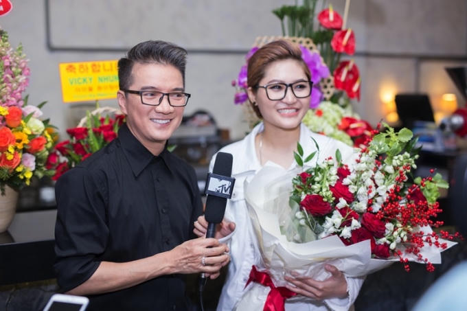 Đ&agrave;m Vĩnh Hưng tuy&ecirc;n bố kh&ocirc;ng lấy c&aacute;t s&ecirc; trong liveshow tiếp theo của Vicky Nhung