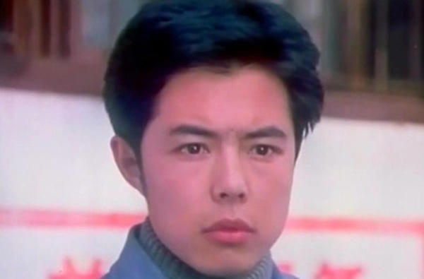 Tên tuổi của ông gắn liền với vai diễn Vua Càn Long, mà đến giờ vẫn chưa có ai vượt qua được cái bóng đó. Ảnh: Internet.